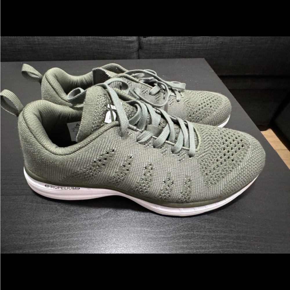 Men’s Athletic Propulsions TechLoom Pro Running Shoes Size 8
